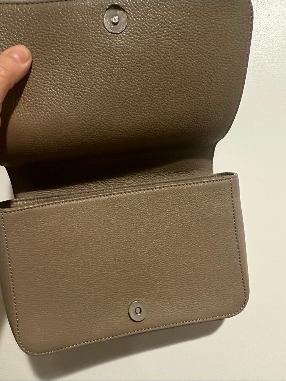 Tory Burch Pebbled Leather Crossbody in Taupe with Silver Chain - Picture 4 of 8